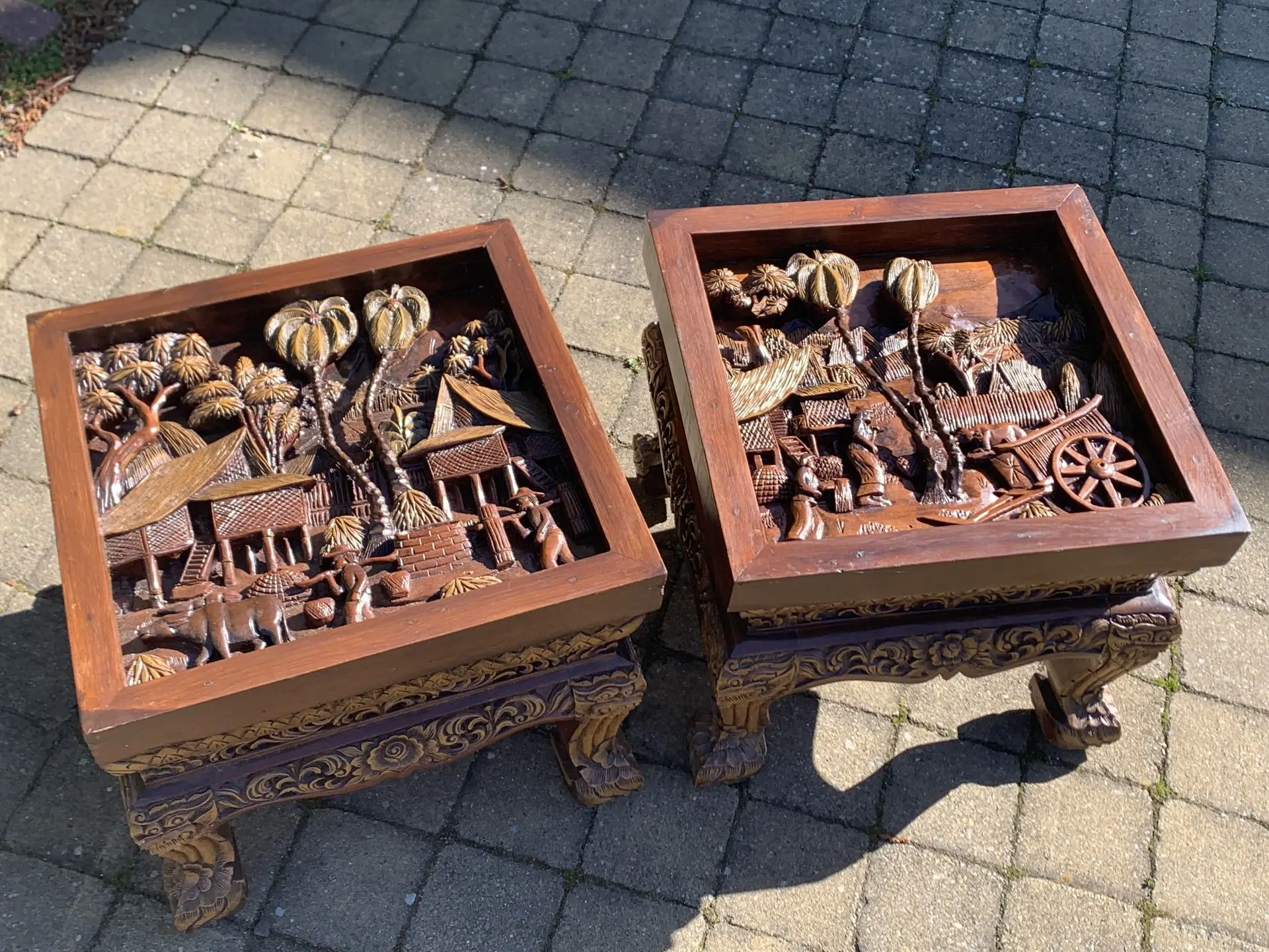 Paire de tables basses indonésiennes