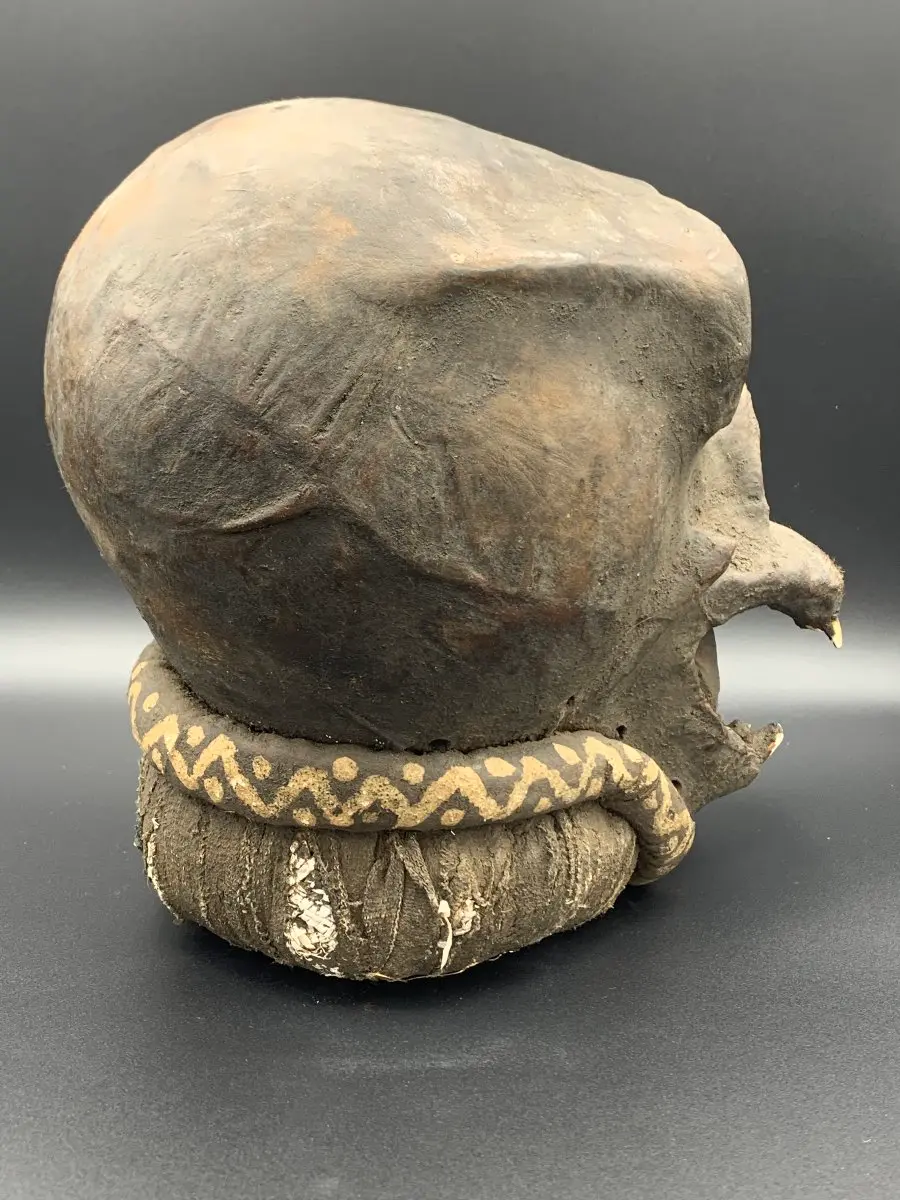 Masque de culte africain gorille